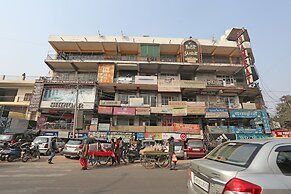 OYO 27864 Hotel Samrat