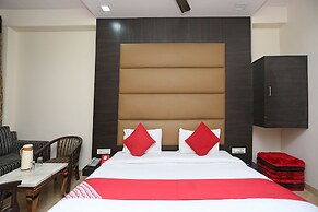 OYO 27864 Hotel Samrat