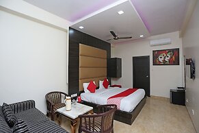 OYO 27864 Hotel Samrat