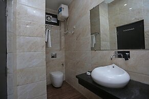 OYO 27864 Hotel Samrat