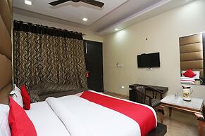 OYO 27864 Hotel Samrat