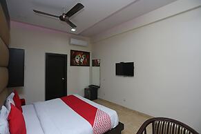 OYO 27864 Hotel Samrat