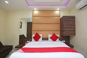 OYO 27864 Hotel Samrat