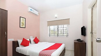 OYO 28191 Indra Comforts