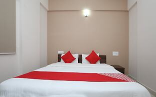 OYO 28191 Indra Comforts