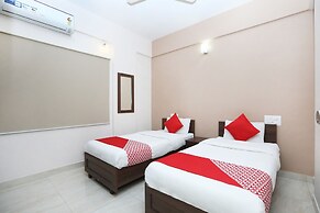 OYO 28191 Indra Comforts