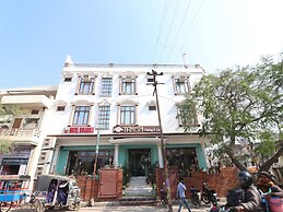 OYO 14898 Hotel Dwarika