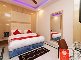 OYO 13774 Check In Room