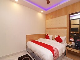 OYO 13774 Check In Room