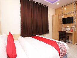 OYO 13774 Check In Room