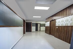 OYO 15700 Spectrum Residency