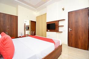 OYO 27061 Hotel Magnum