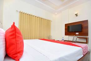 OYO 27061 Hotel Magnum