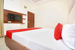 OYO 27061 Hotel Magnum