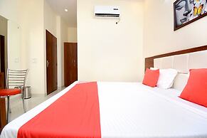 OYO 27061 Hotel Magnum