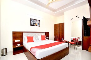 OYO 27061 Hotel Magnum