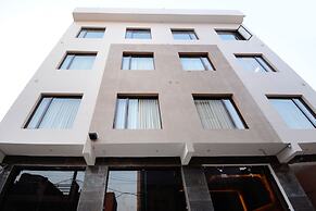 OYO 27061 Hotel Magnum