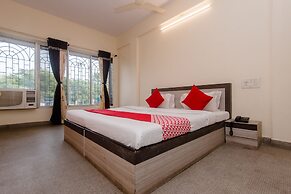 OYO 26206 Hotel Paras