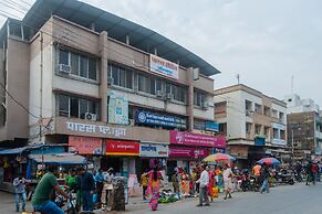 OYO 26206 Hotel Paras