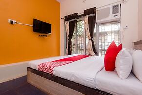 OYO 26206 Hotel Paras