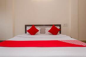 OYO 26206 Hotel Paras