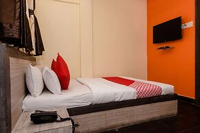 OYO 26206 Hotel Paras