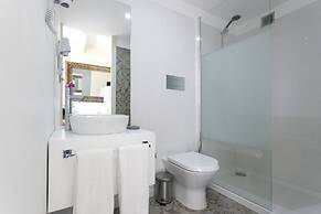 Charming Mezzanine Rooftop View