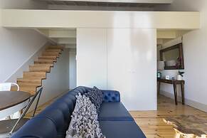 Charming Mezzanine Rooftop View