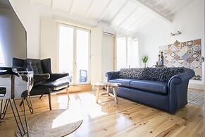 Charming Mezzanine Rooftop View