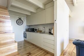 Charming Mezzanine Rooftop View