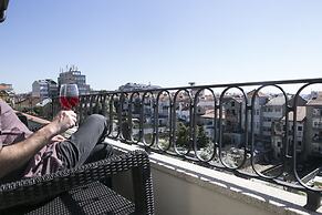 Charming Mezzanine Rooftop View