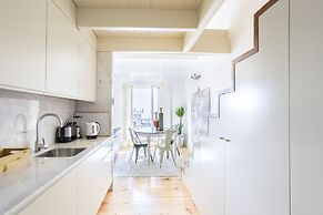 Charming Mezzanine Rooftop View