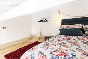 Charming Mezzanine Rooftop View