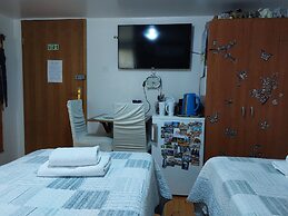 Cozy En-suite Rm on Dumanica