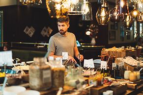 ANDAZ VIENNA AM BELVEDERE, BY HYATT