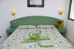 Aparthotel Esquinzo Y Monte Del Mar