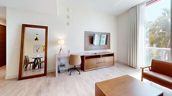 CH Luxury Condos & Studios On The Beach