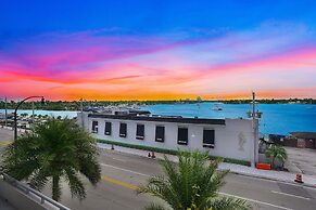 CH Luxury Condos & Studios On The Beach