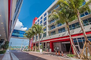 CH Luxury Condos & Studios On The Beach