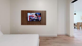 CH Luxury Condos & Studios On The Beach