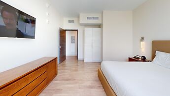 CH Luxury Condos & Studios On The Beach