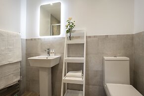 Top of the Bank Apartment