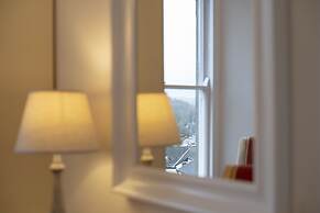 Top of the Bank Apartment