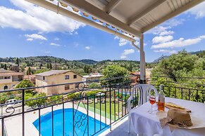 Ipsos Pool Apartments, Elena & Maria by Konnect