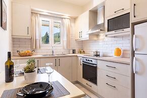 Ipsos Pool Apartments, Elena & Maria by Konnect