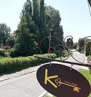 Karingo House