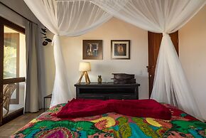 Vila do Outeiro em frente a praça da igreja