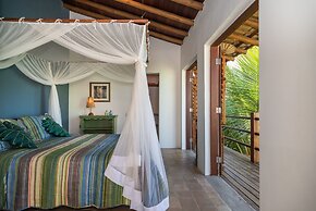 Vila do Outeiro em frente a praça da igreja