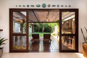 Vila do Outeiro em frente a praça da igreja