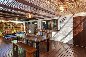 Vila do Outeiro em frente a praça da igreja